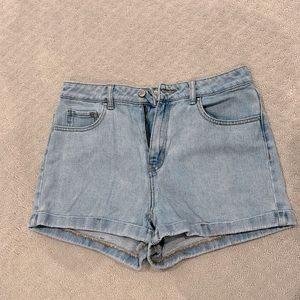 Cute PAC Sun “mom shorts” size 30